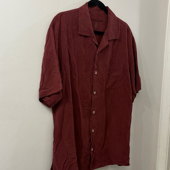 Tommy Bahama Maroon Textured Short sleeve button down - large - 100% silk - Picture 1 of 5